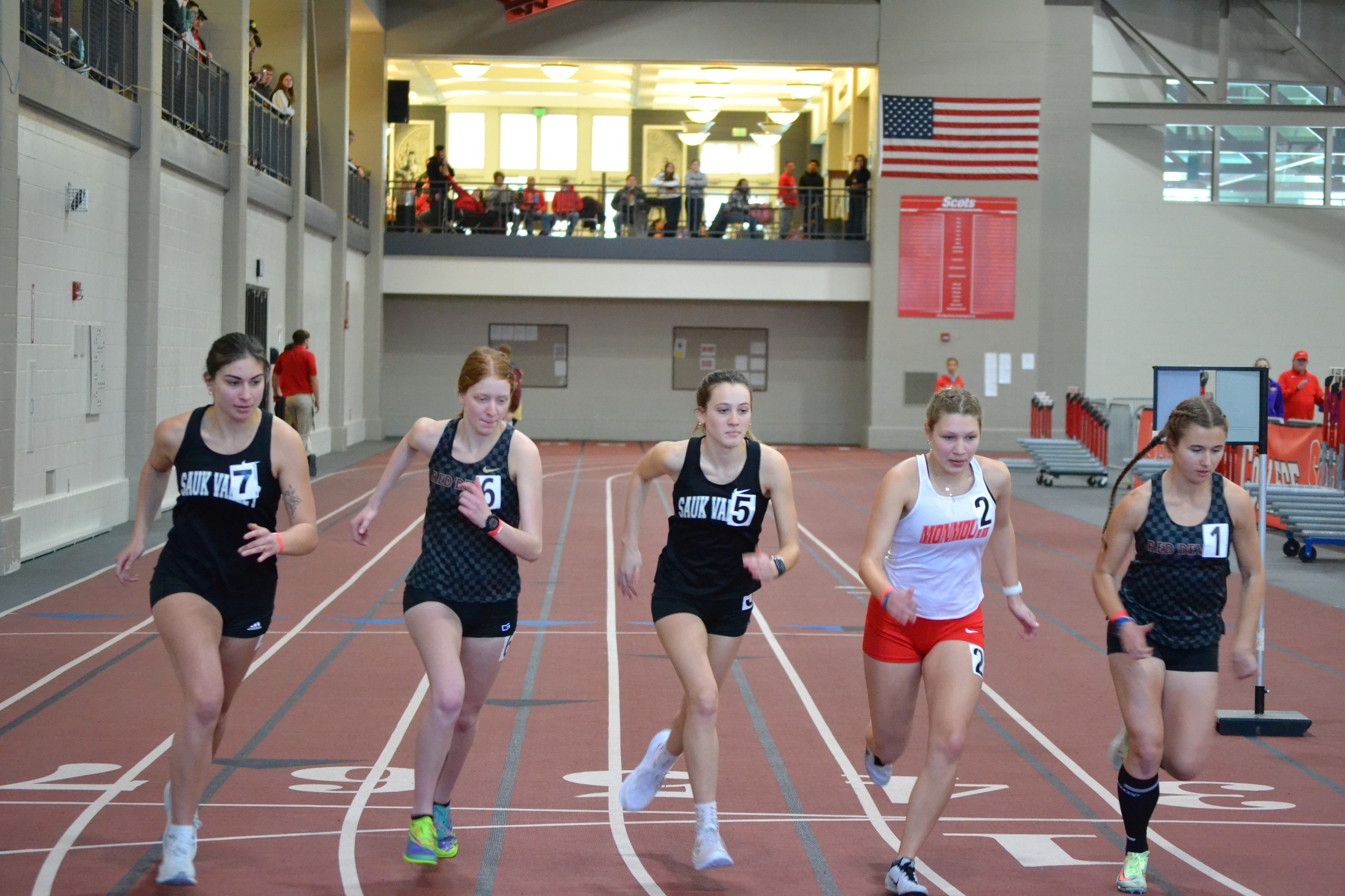 Red Devils Distance Team Competes in Monmouth Midwest Invitational 